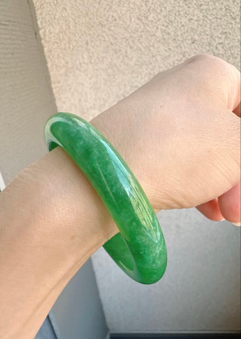 深いグリーン　緑翡翠　Ａランクヒスイバングル