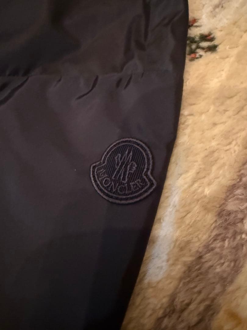 お値段変更！！MONCLER WETE GIUBBOTTO ナイロン黒コート