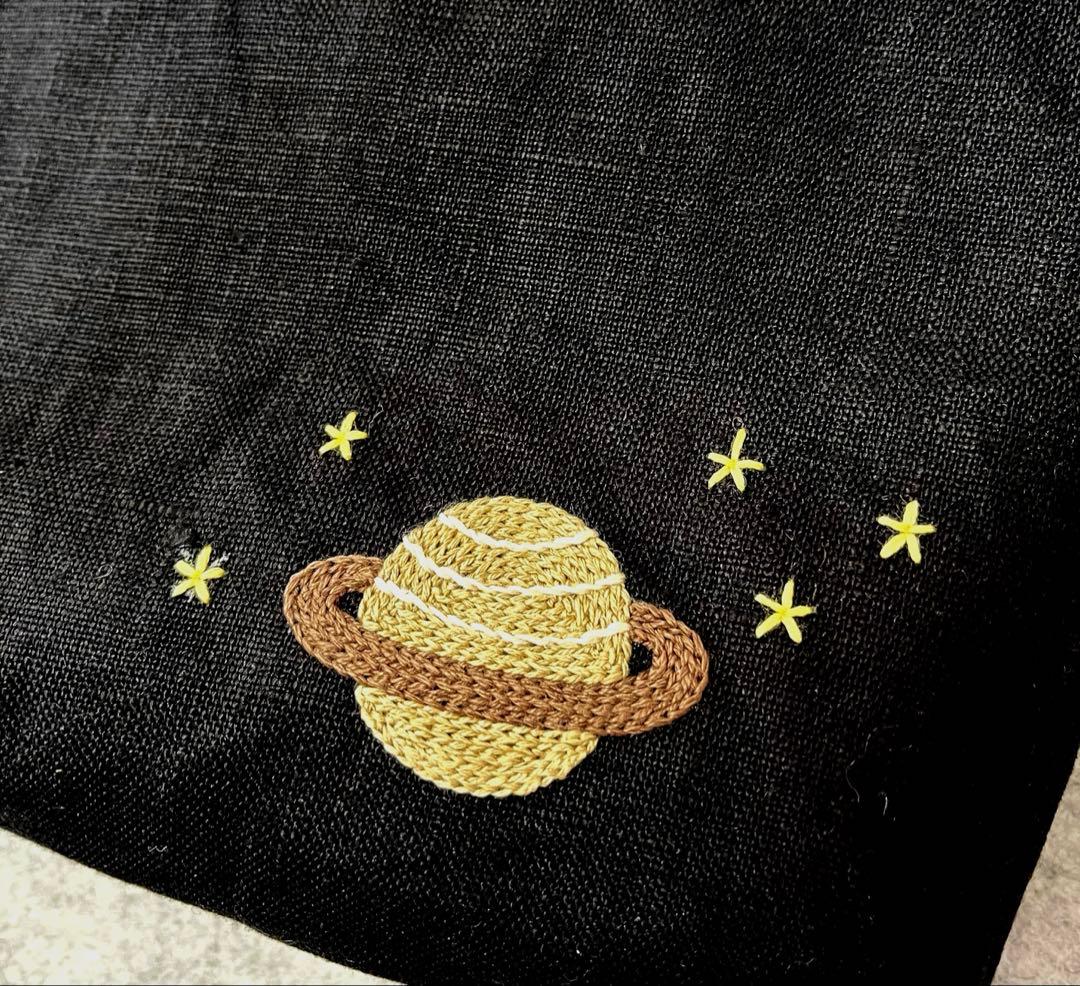 ハンドメイド　手刺繍　ファスナーポーチ☆ゆりです