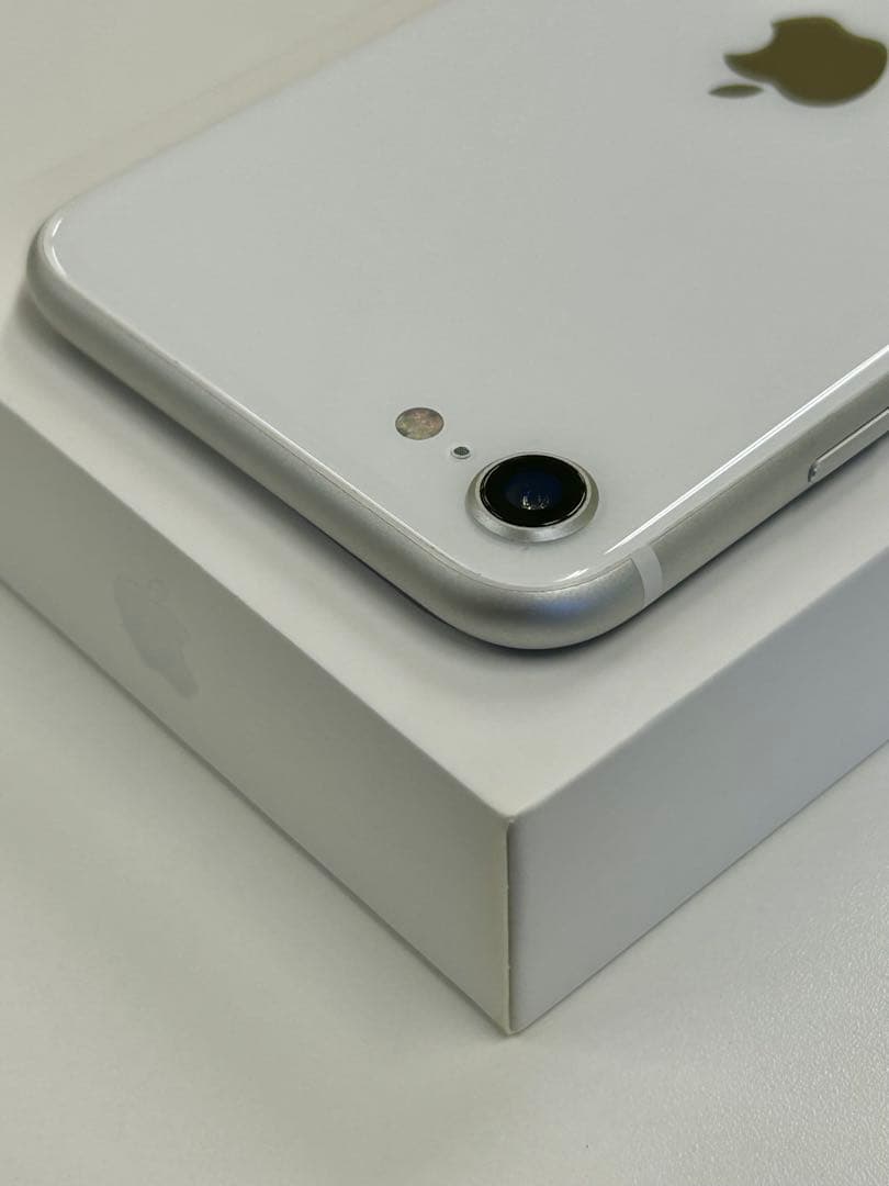 【中古美品】iPhone SE◇ホワイト◇128GB◇専用箱付き◇送料込み◇