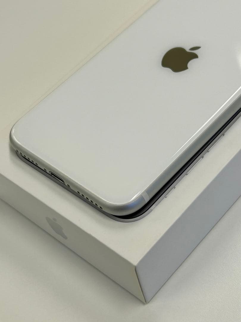 【中古美品】iPhone SE◇ホワイト◇128GB◇専用箱付き◇送料込み◇