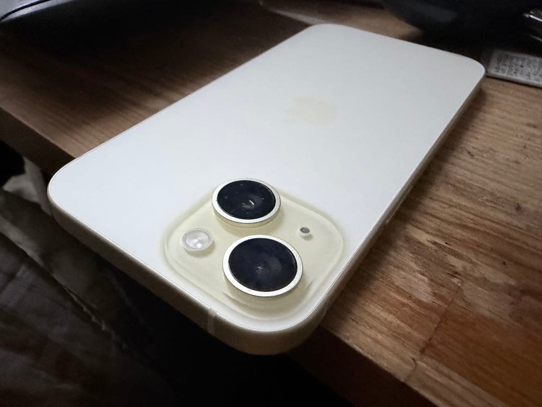 iPhone15 yellow 128 simフリー　美品