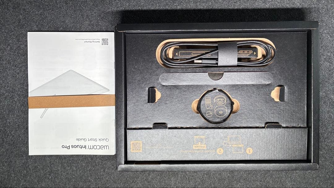 液タブ・ペンタブ Wacom Intuos Pro 2025 medium PTK670K0C