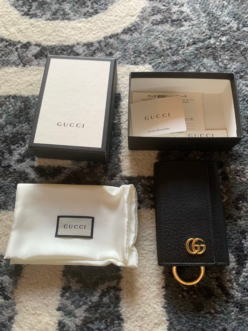 GUCCI ブラックレザーキーケース