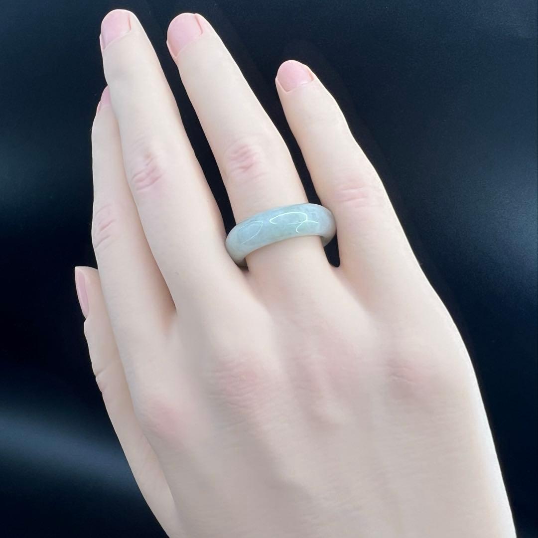 新品　ミャンマー産天然Aランク翡翠ののくり抜きリンググリーンホワイトAB1006