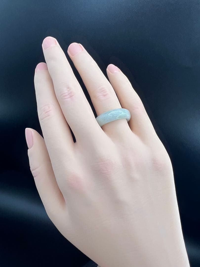 新品　ミャンマー産天然Aランク翡翠ののくり抜きリンググリーンホワイトAB1006