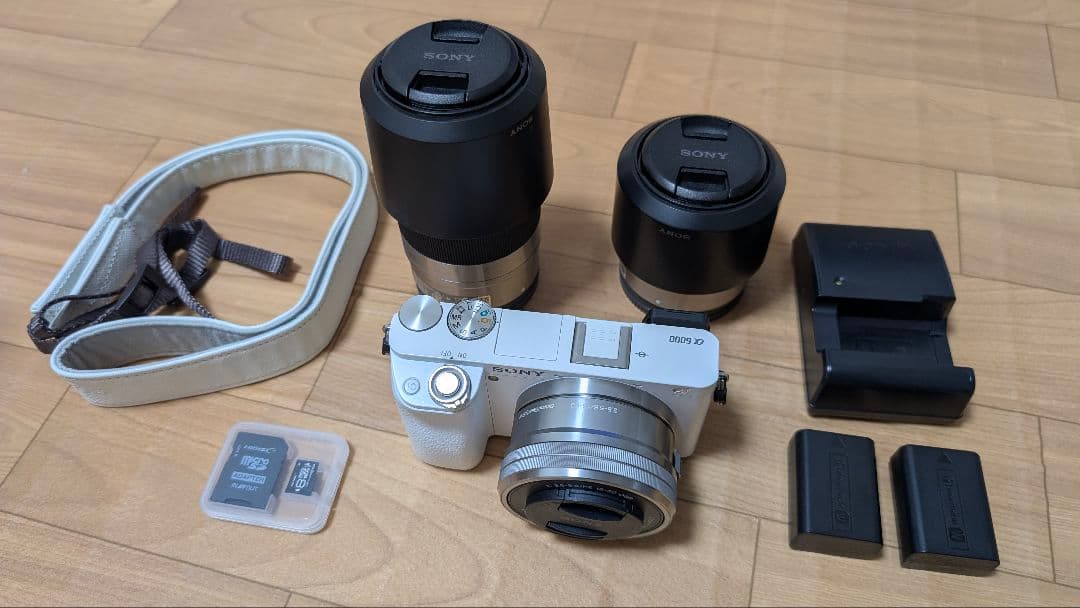 SONY α6000 ダブルズームレンズキット+50mm単焦点レンズ付き