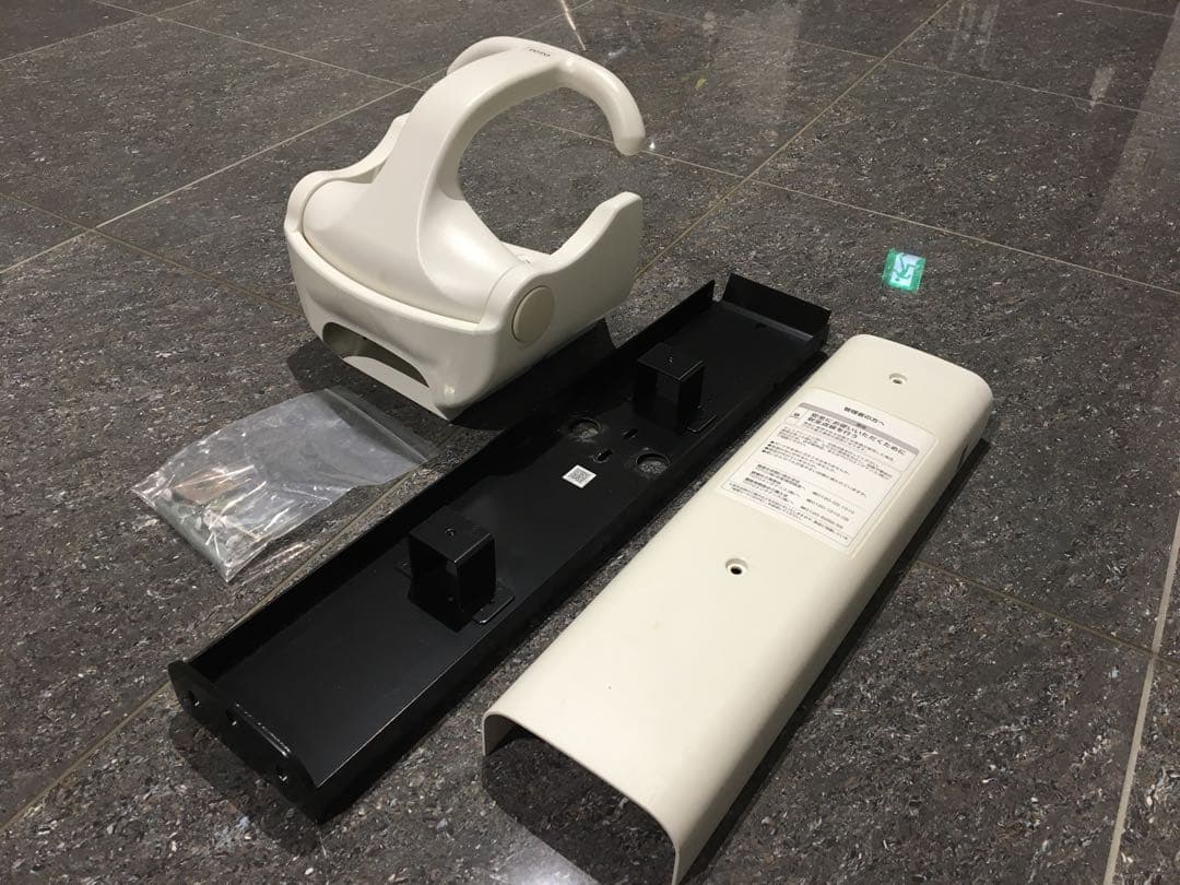 TOTO ベビーキープ　ベビーチェア　トイレ　壁設置