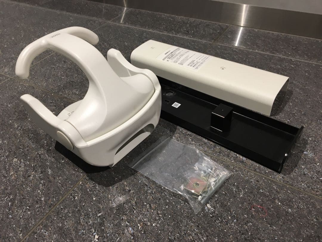 TOTO ベビーキープ　ベビーチェア　トイレ　壁設置