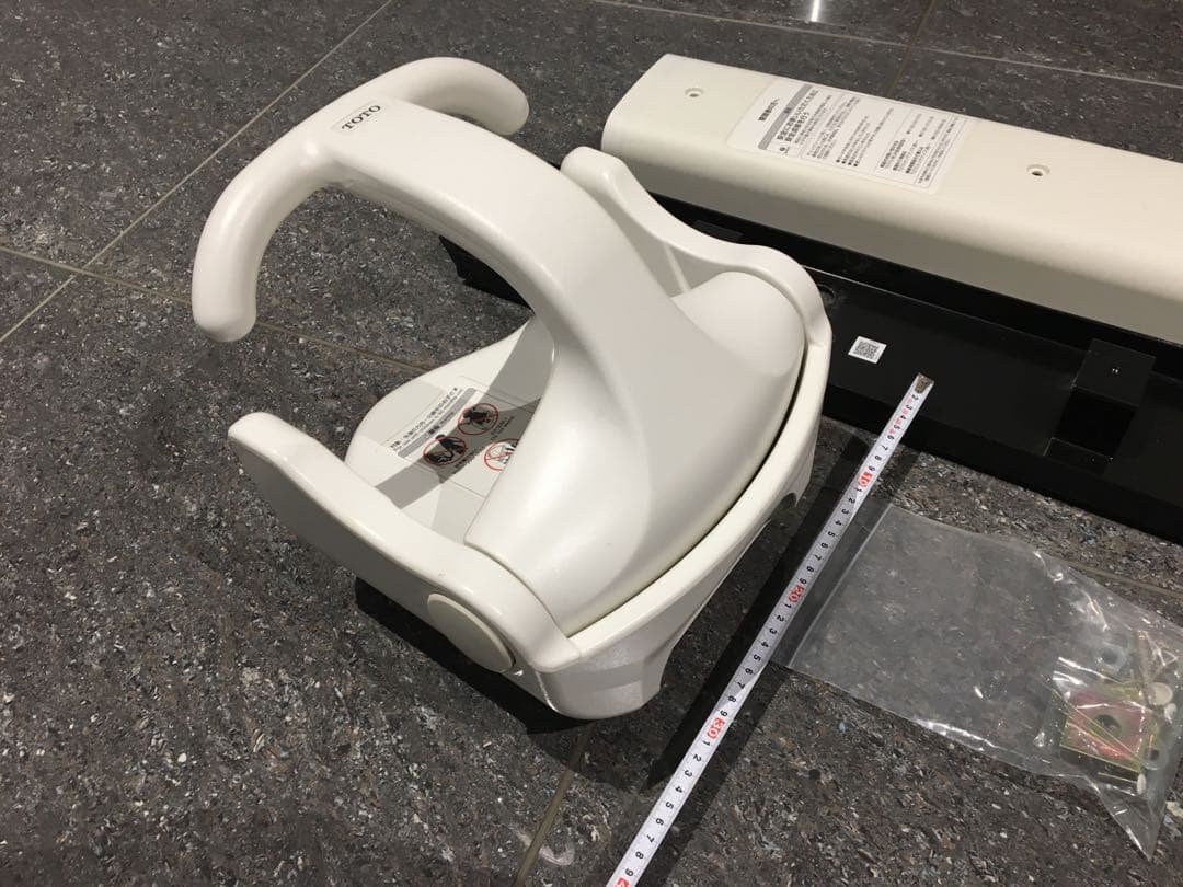 TOTO ベビーキープ　ベビーチェア　トイレ　壁設置