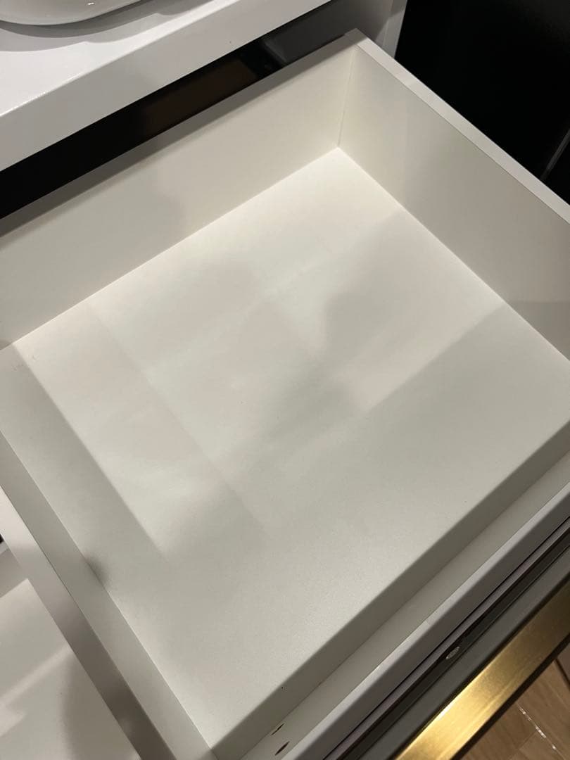 ホワイト食器棚 ガラス扉付き 中型　湯川家具