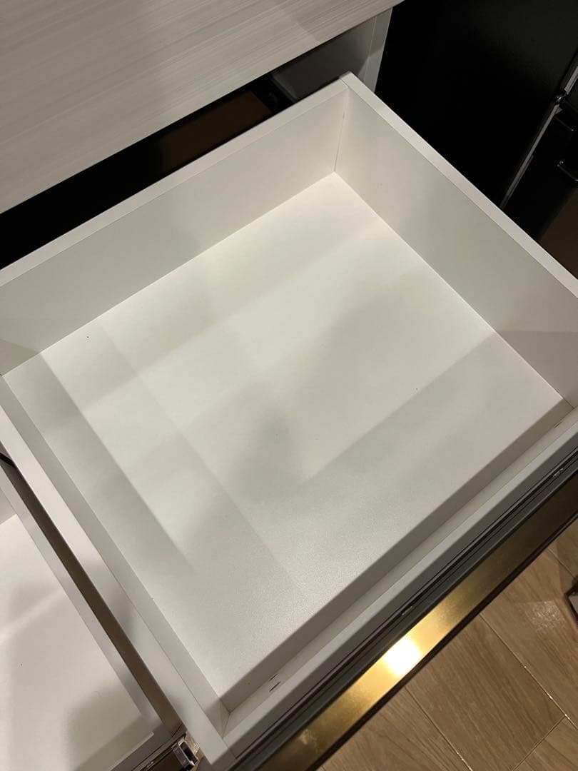 ホワイト食器棚 ガラス扉付き 中型　湯川家具