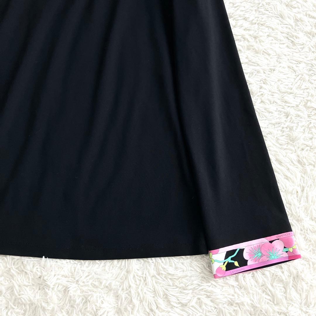 レオナール✨カットソー トップス トリム 花 ロゴプレート 黒 ピンク 40