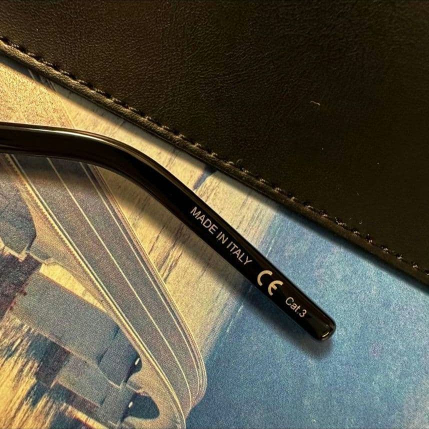 Saint Laurent ウェリントン ロゴサングラス SL318