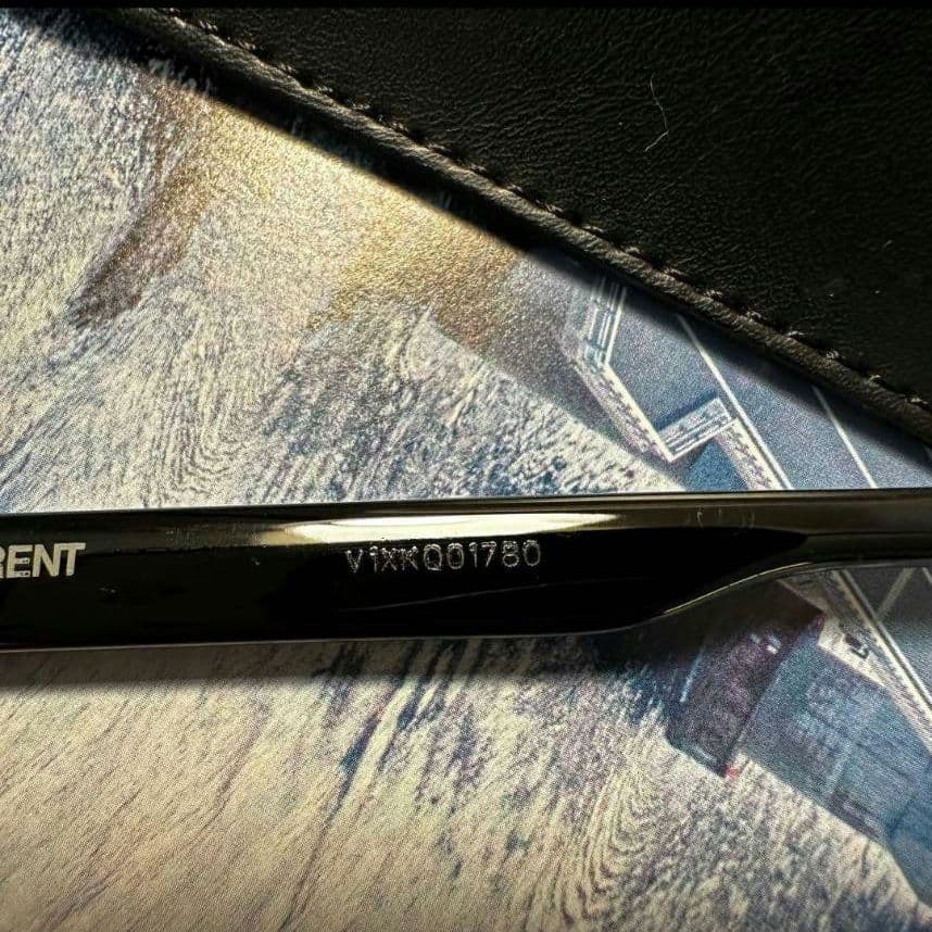 Saint Laurent ウェリントン ロゴサングラス SL318