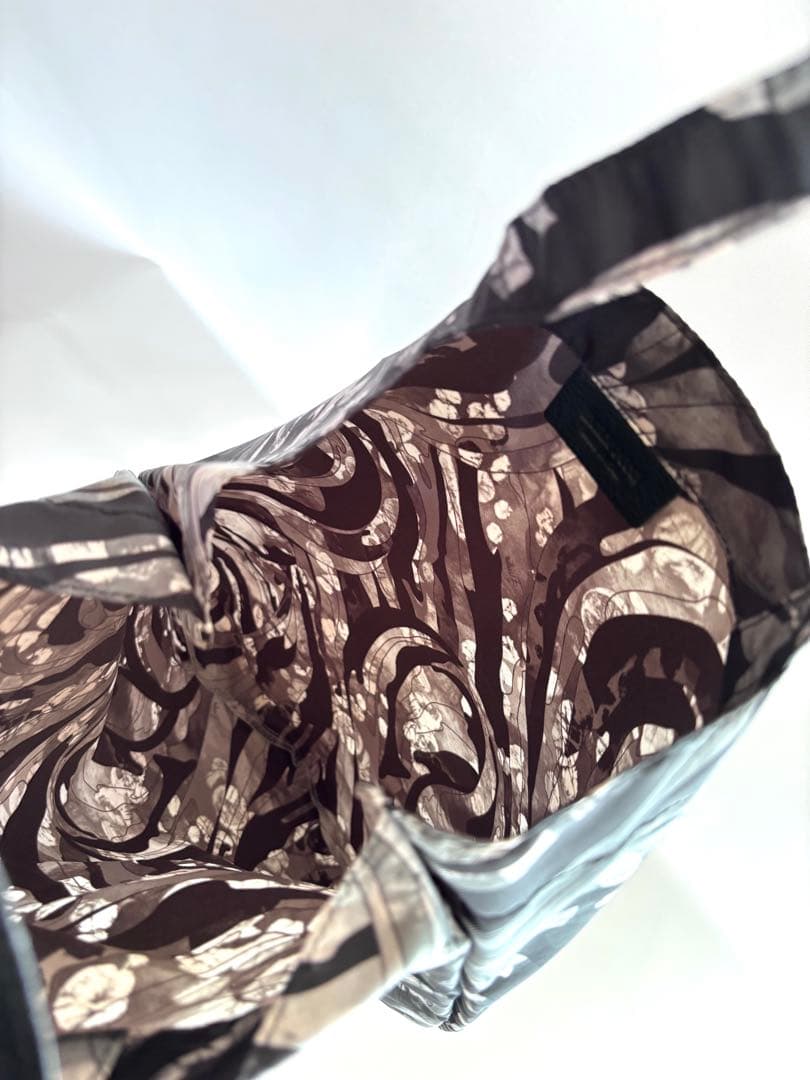 〈新品‼︎〉EMILIO PUCCI ショッピングバッグ　保管袋付き