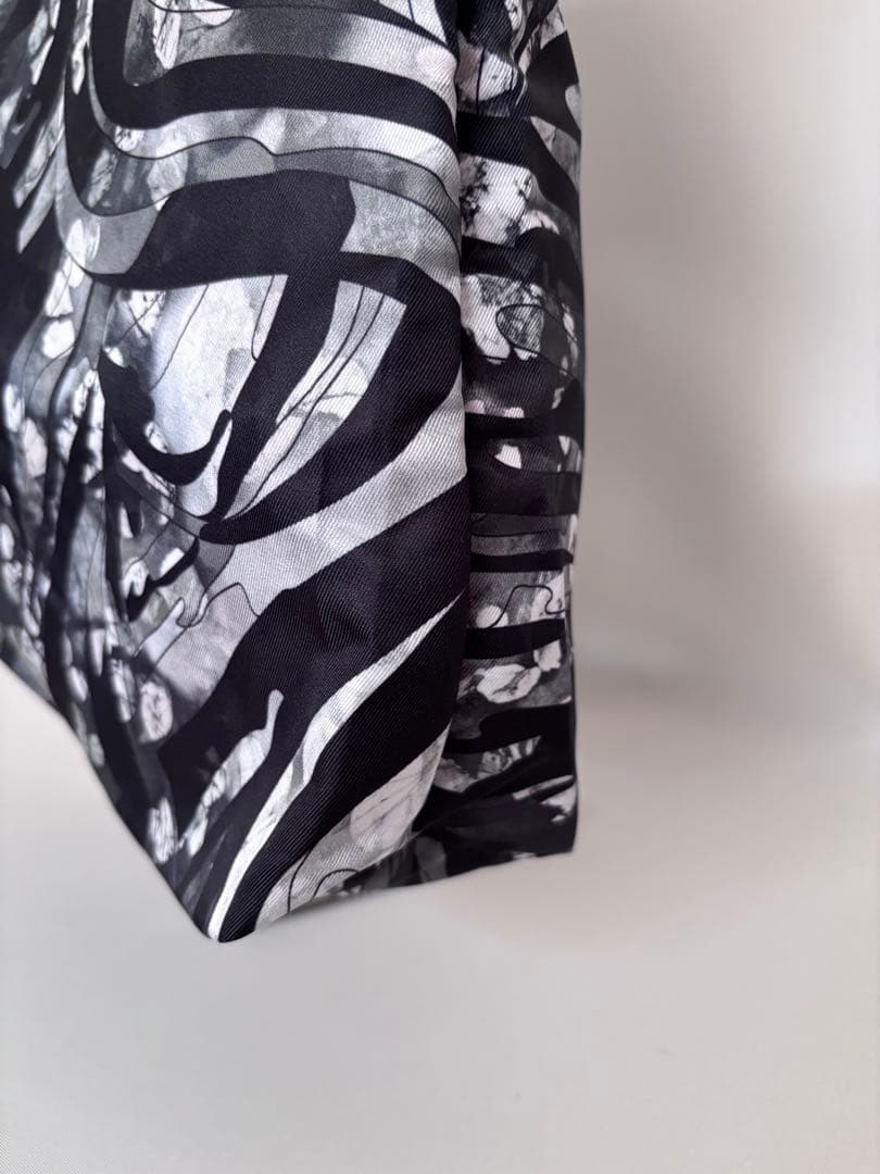 〈新品‼︎〉EMILIO PUCCI ショッピングバッグ　保管袋付き