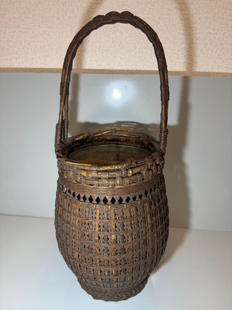 【时代物】竹编 花笼 落とし付き 煤竹调 茶道具 生け花 华道 职人手工