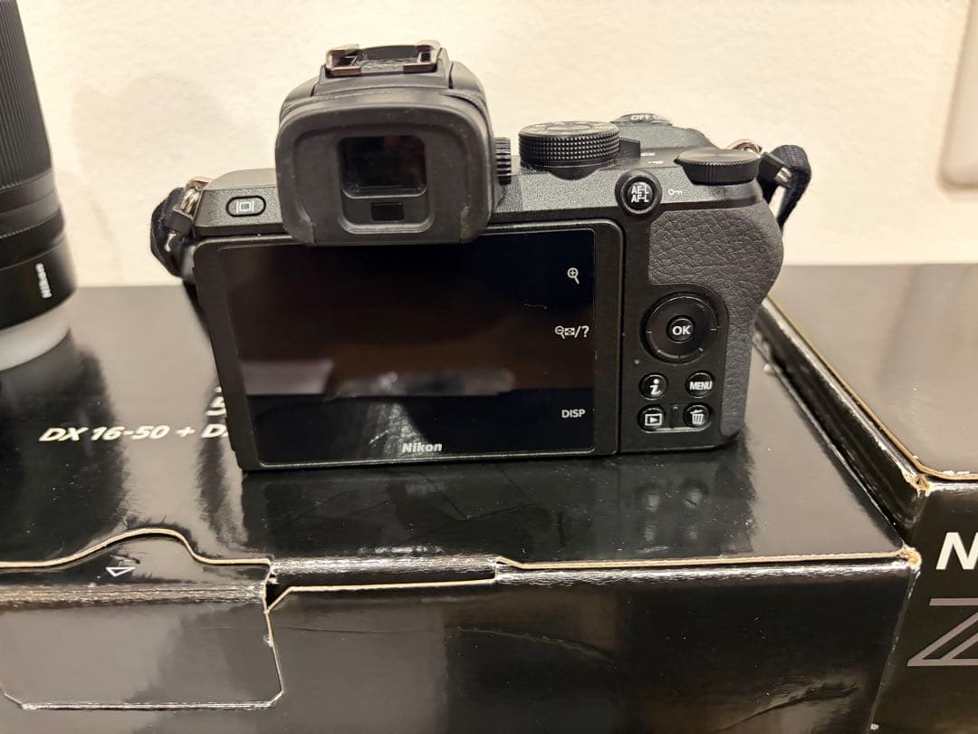 Nikon Z 50 ミラーレスカメラ 2本レンズ、単焦点レンズ付き