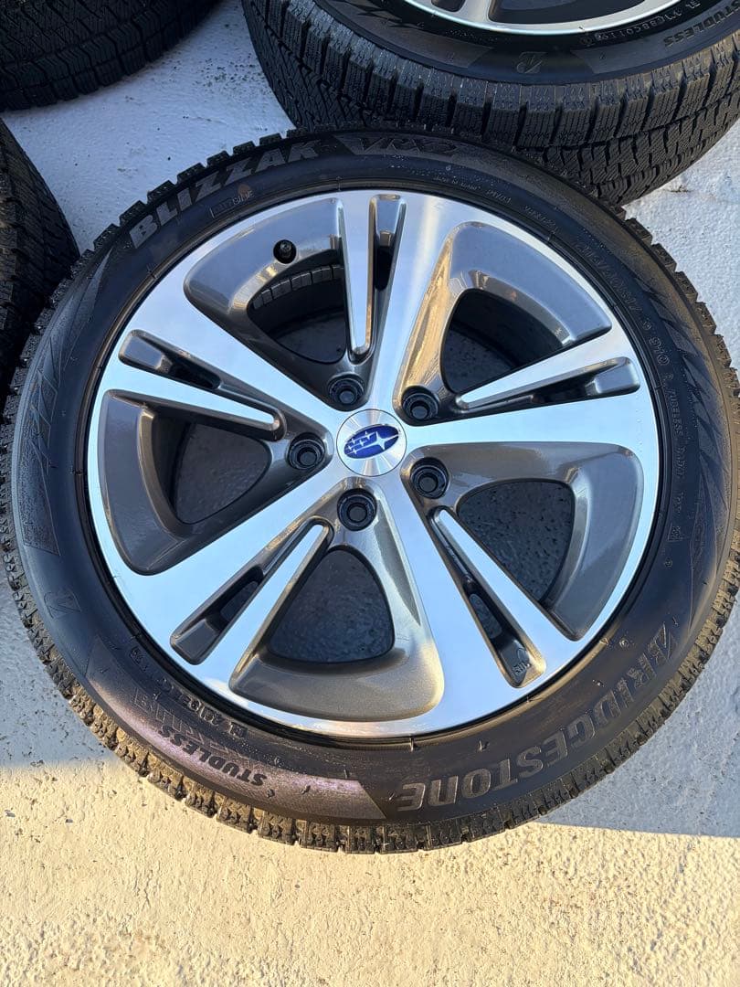 SUBARUレヴォーグ 17インチ スタッドレスタイヤ＋ホイールセット