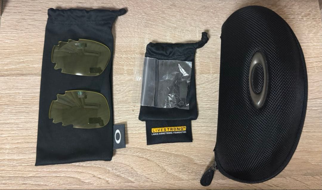 ビ*タ様 【希少】OAKLEY LIVESTRONG オークリー　サングラス