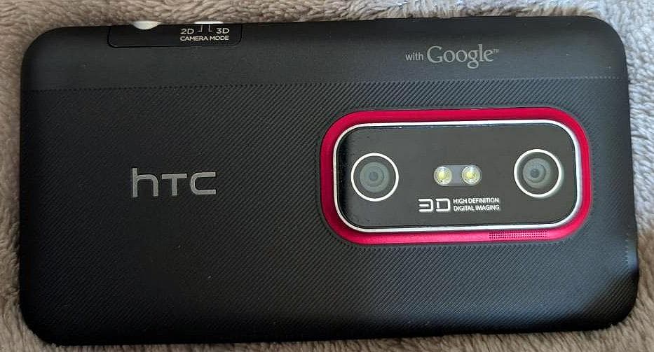 HTC EVO 3D スマホ 本体 貴重な裸眼3Dデジカメ 32GB SD付