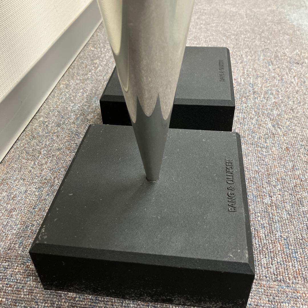 Bang&Olufsenフルアクティブコラム型スピーカ ーBeolab8000