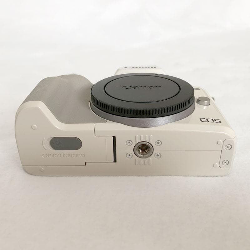 Canon EOS Kiss M ダブルレンズキット ホワイト【美品】おまけ多数