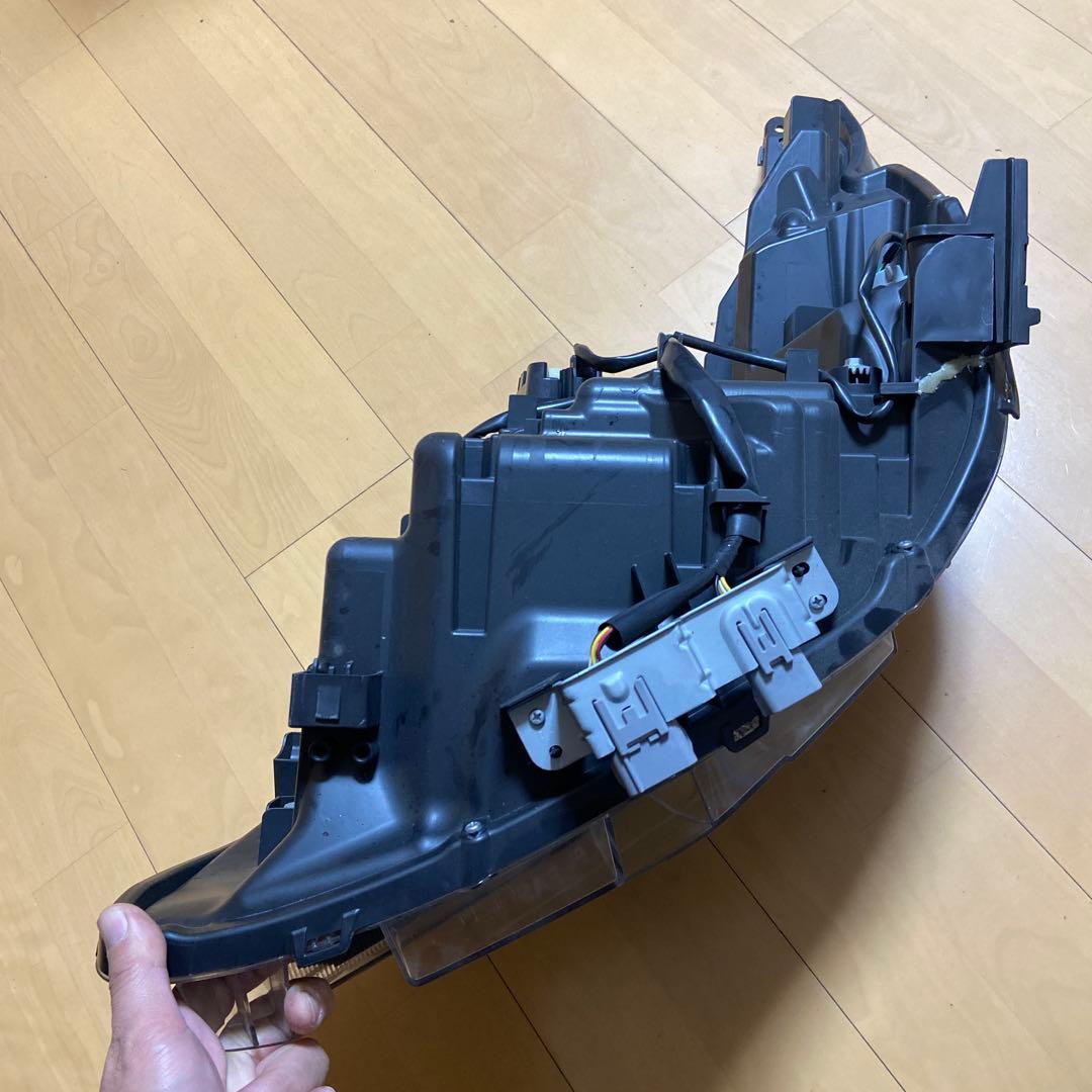 TOYOTA トヨタ 80系VOXY 純正LEDヘッドライト