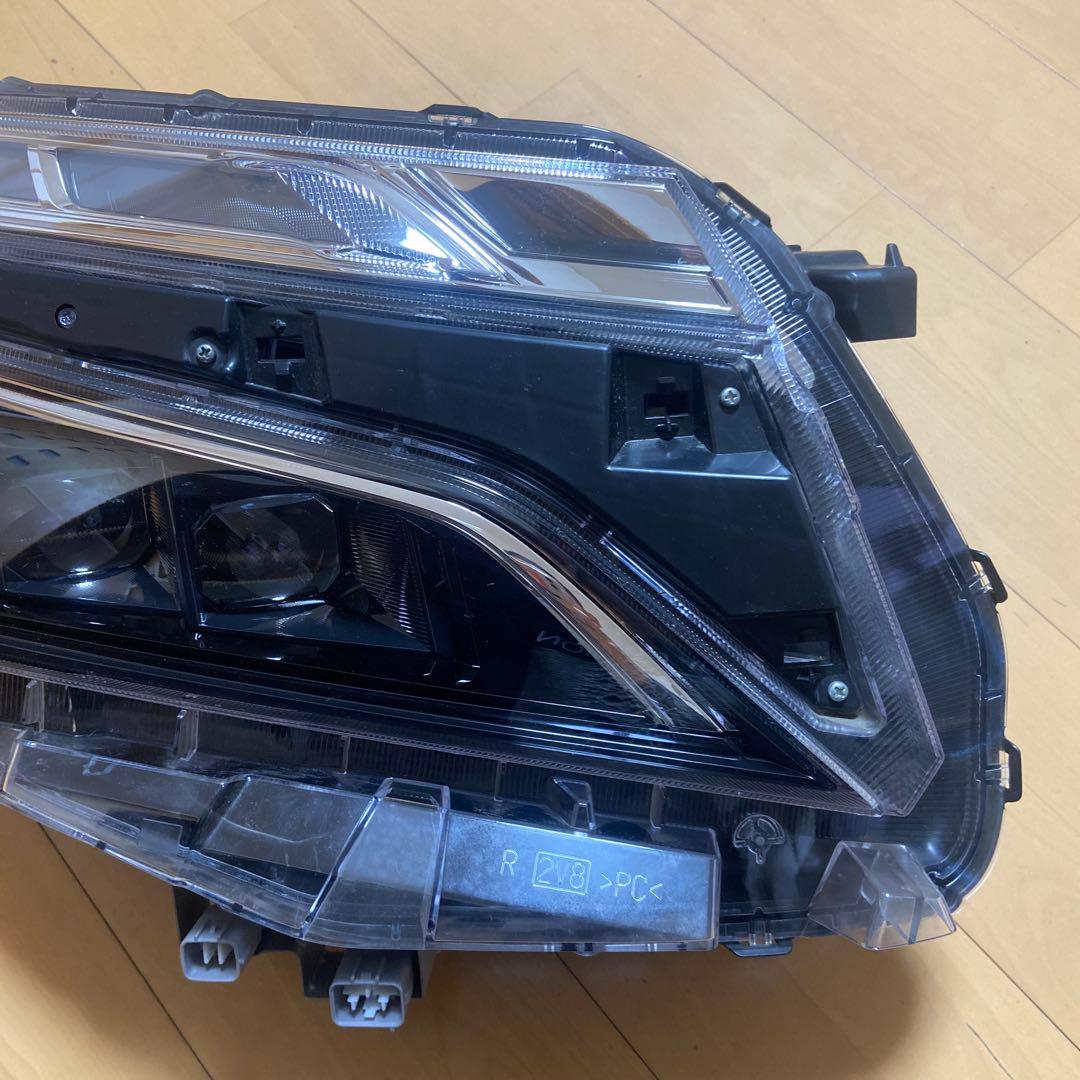 TOYOTA トヨタ 80系VOXY 純正LEDヘッドライト