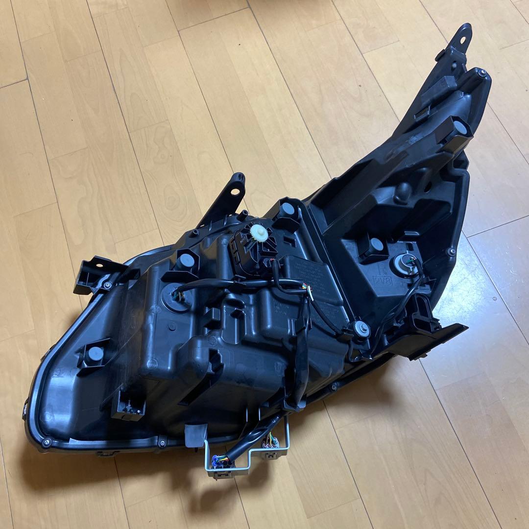 TOYOTA トヨタ 80系VOXY 純正LEDヘッドライト