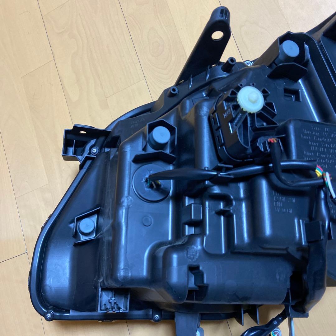 TOYOTA トヨタ 80系VOXY 純正LEDヘッドライト