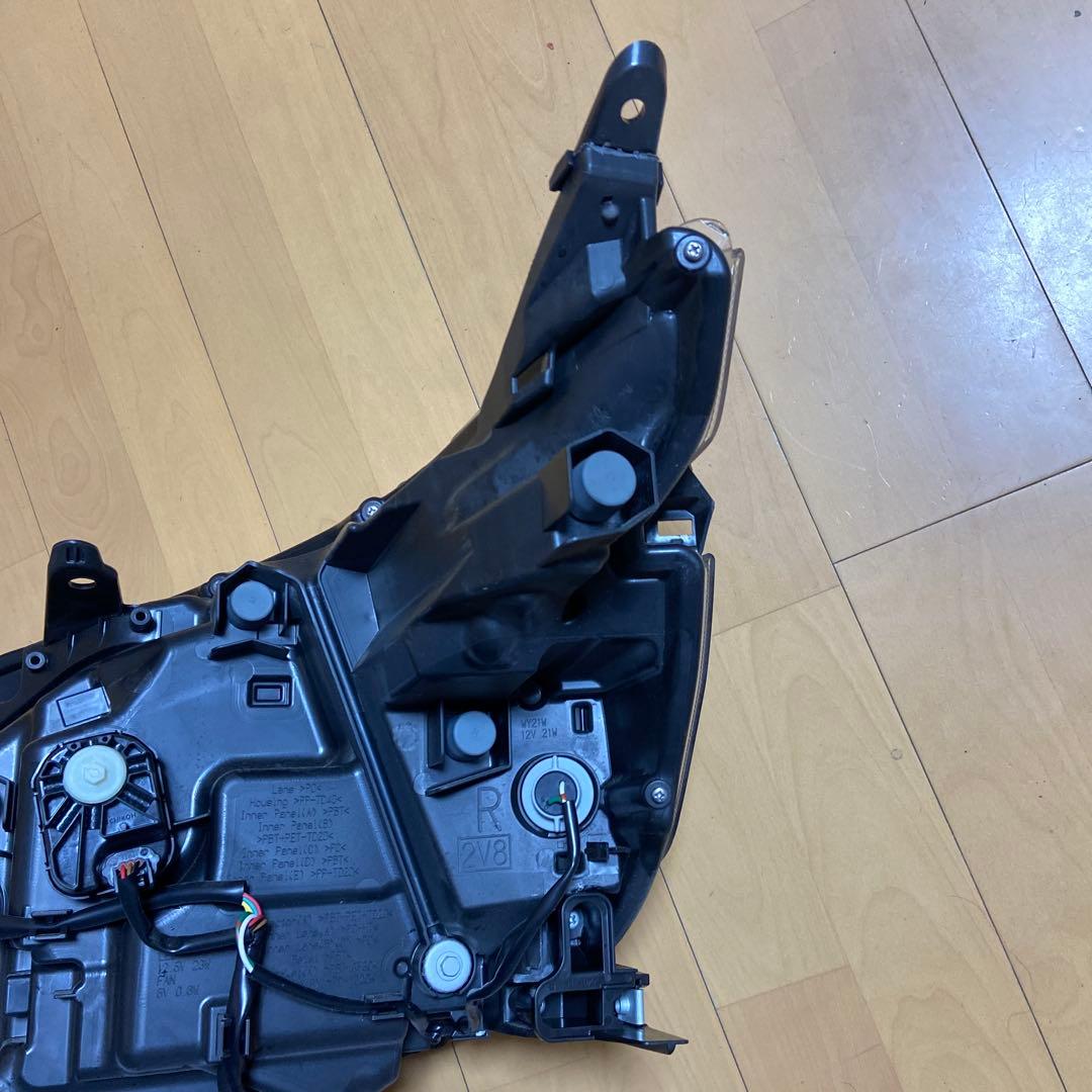 TOYOTA トヨタ 80系VOXY 純正LEDヘッドライト