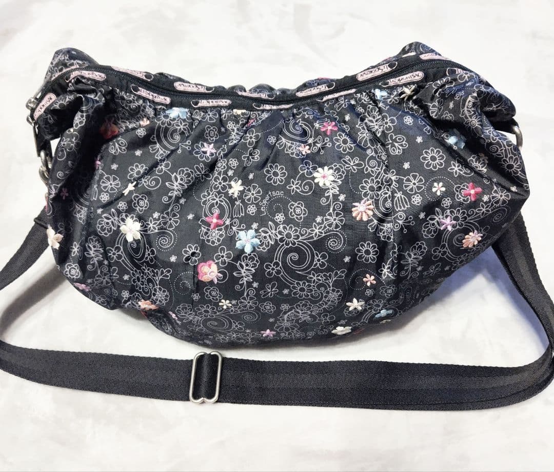 ハワイ限定 LeSportsac レスポートサック ルプティブーケ　三日月バッグ