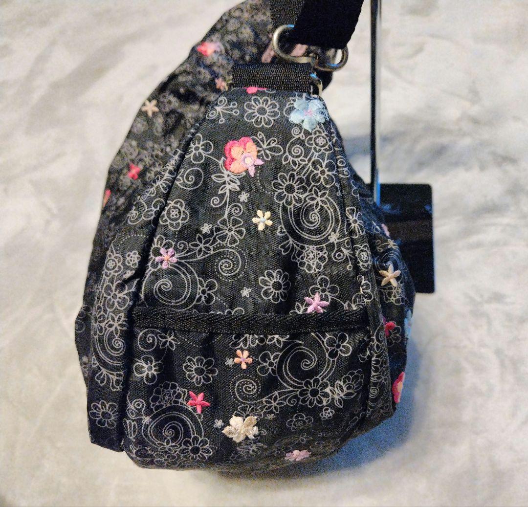 ハワイ限定 LeSportsac レスポートサック ルプティブーケ　三日月バッグ