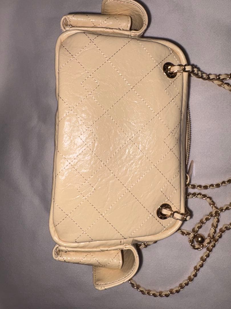 チャールズアンドキースDuo ドゥオ キルトクロスボディーバッグ バターイエロー