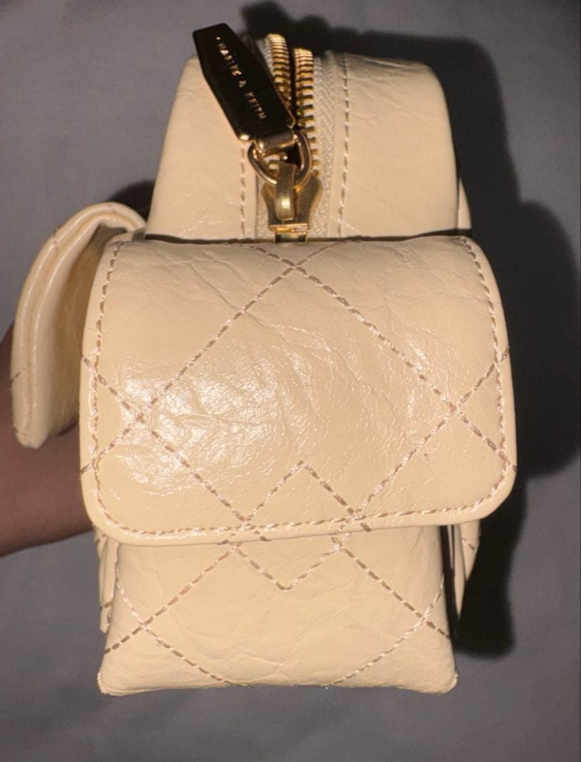 チャールズアンドキースDuo ドゥオ キルトクロスボディーバッグ バターイエロー