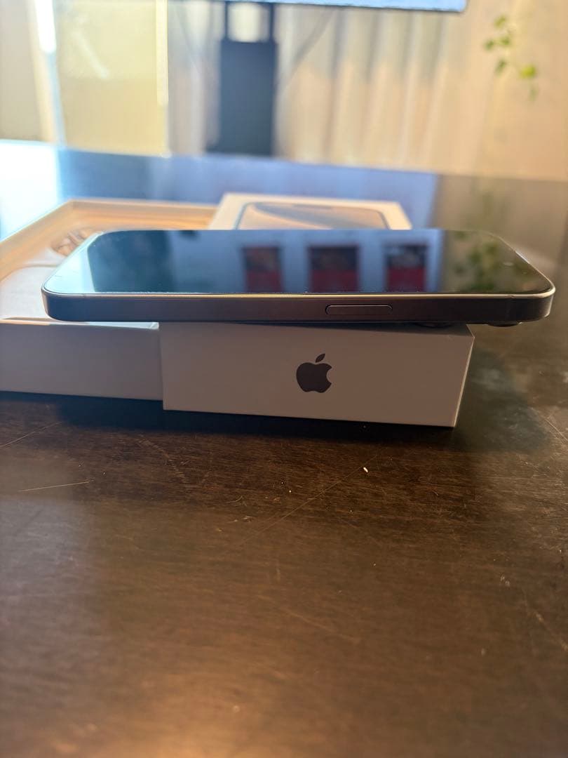 Apple iPhone 15 Pro ナチュラルチタニウム　128G本体