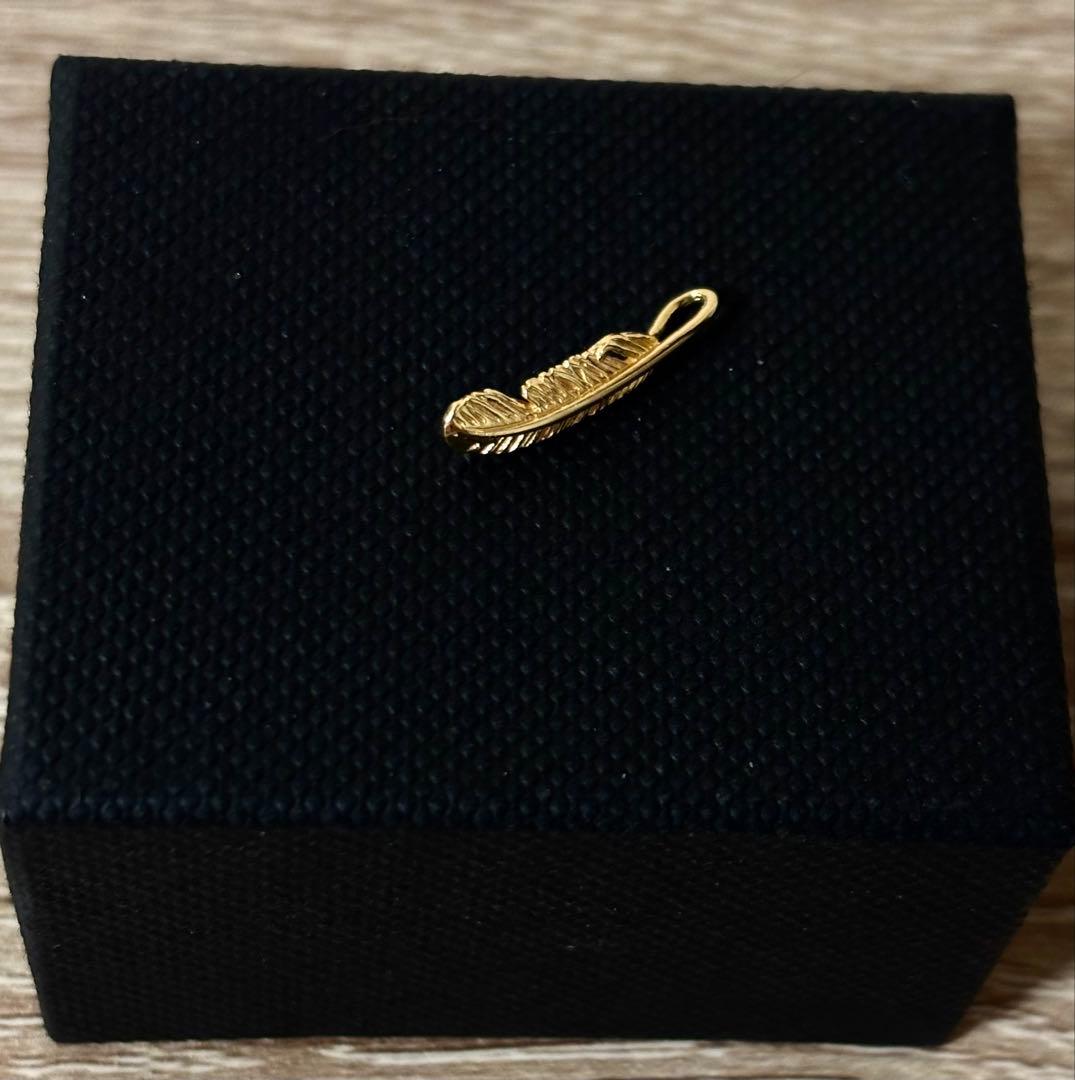 【K18】刻印入り フェザー 《SS》左まがり 美品