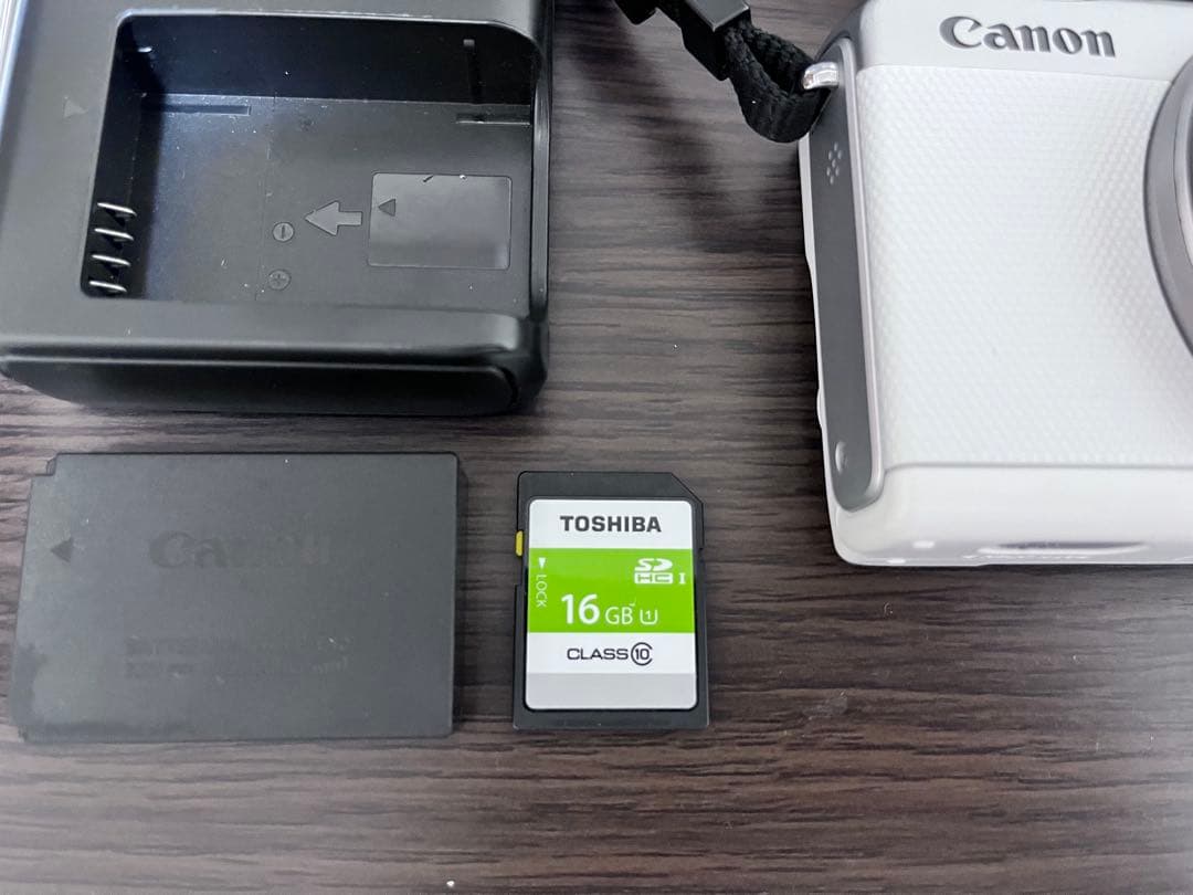 Canon EOS M100 ミラーレス一眼 2本レンズ付き