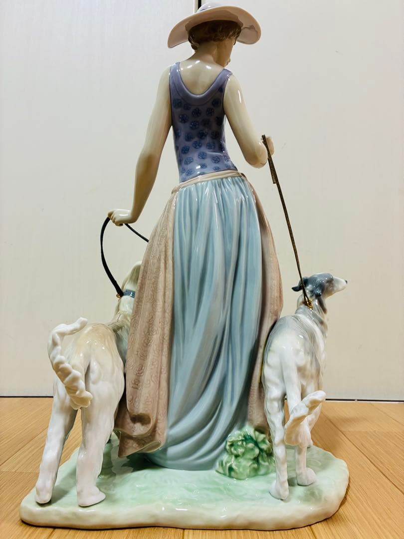 【極美品】リヤドロ LLADRO 優雅な散歩のひとときフィギュリン 5802