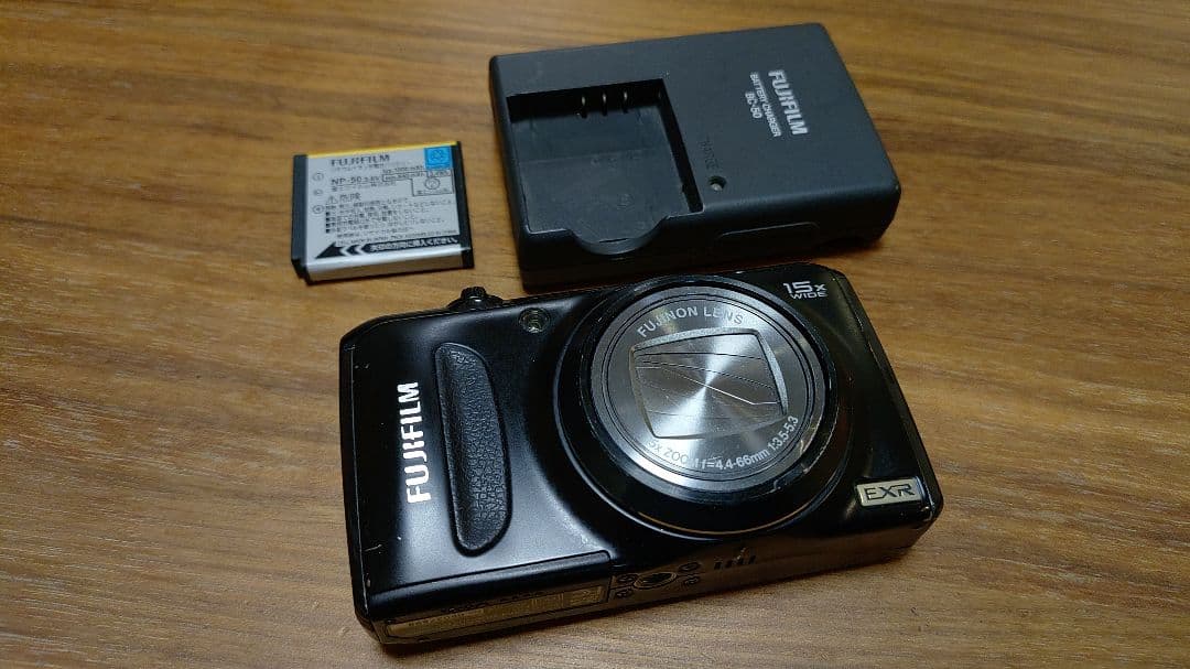 FUJIFILM FINEPIX F300EXR ブラック　充電器付き　コンデジ