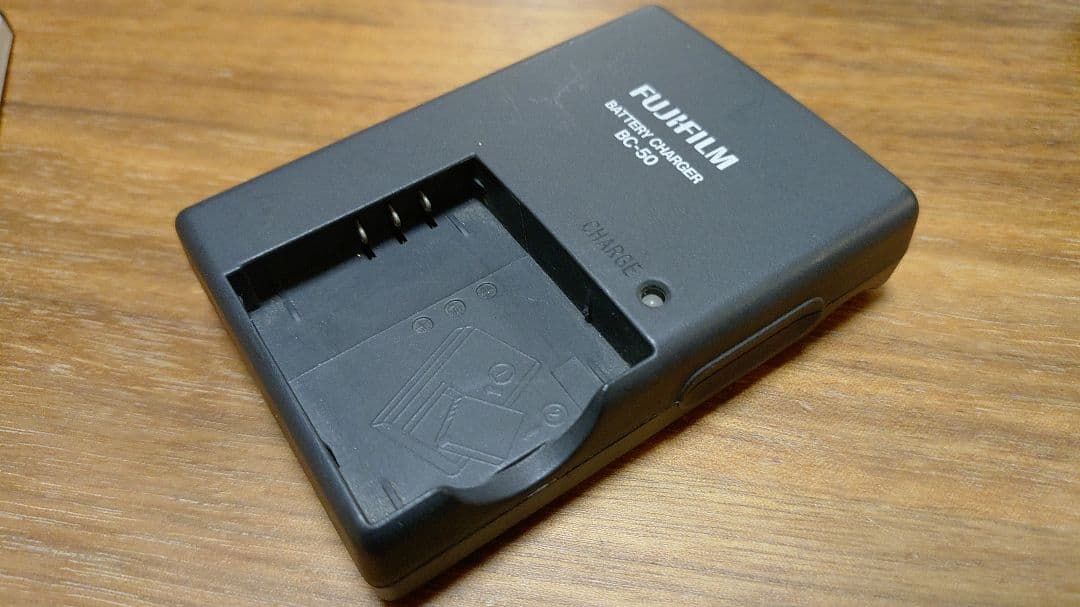 FUJIFILM FINEPIX F300EXR ブラック　充電器付き　コンデジ