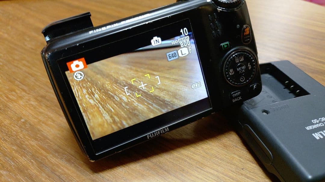 FUJIFILM FINEPIX F300EXR ブラック　充電器付き　コンデジ
