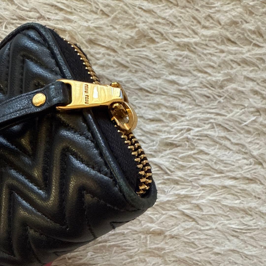 miumiu ミュウミュウ マテラッセ ラウンドファスナー レザー ケース