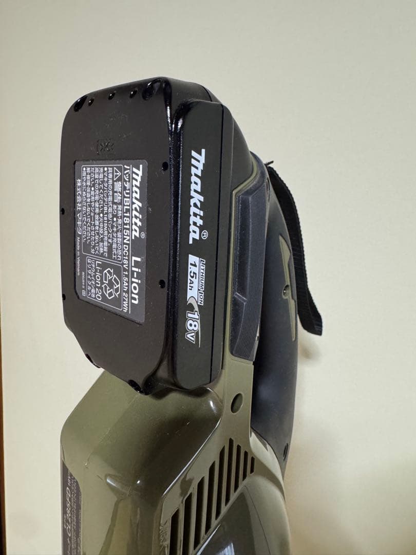 マキタ掃除機・CL285FD・バッテリー＆充電器付・紙パック30枚＆スタンド付！