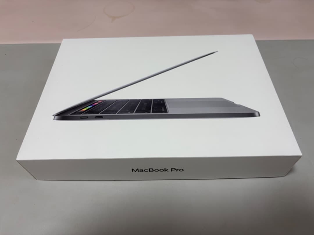 【訳あり】MacBook Pro：2018, 13-inch, スペー