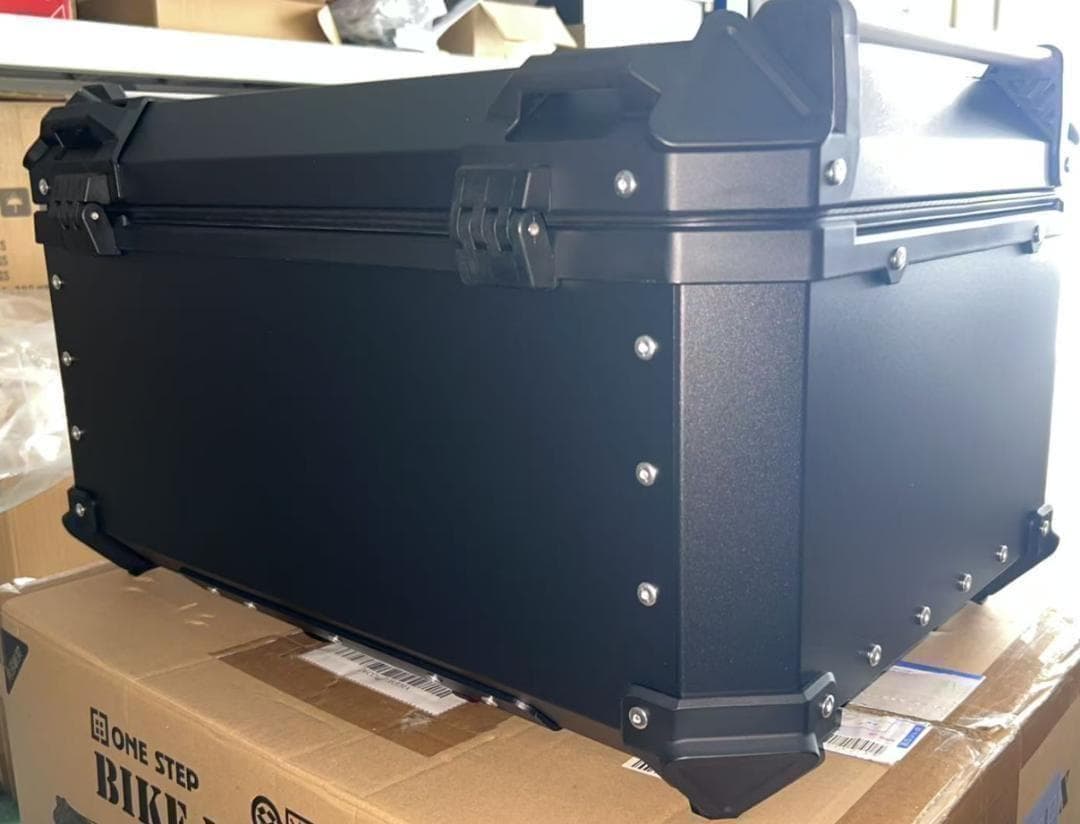 未使用中古美品 65Lバイクリアボックス アルミ制 ブラックT0202