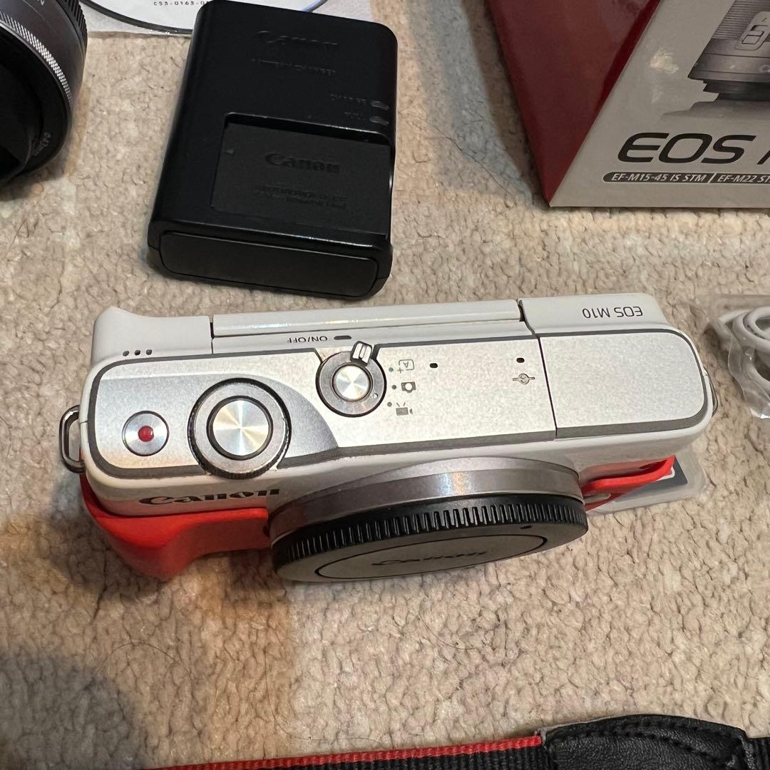 Canon EOS M10 ダブルレンズキット レッドケース付き