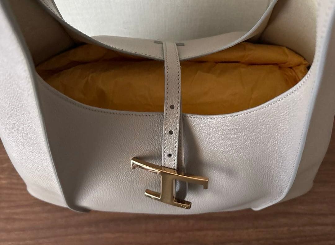 Tod's トッズ タイムレス ミディアム グレー